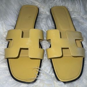 Yellow Hermes Oran Slides